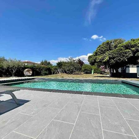 Logements Chaleureux Dans Maison Avec Piscine A 35 Min De Lyon Alix Buitenkant foto
