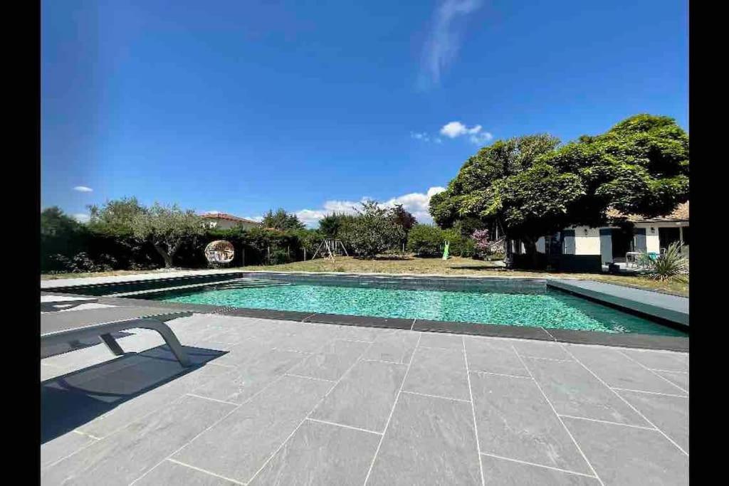 Logements Chaleureux Dans Maison Avec Piscine A 35 Min De Lyon Alix Buitenkant foto