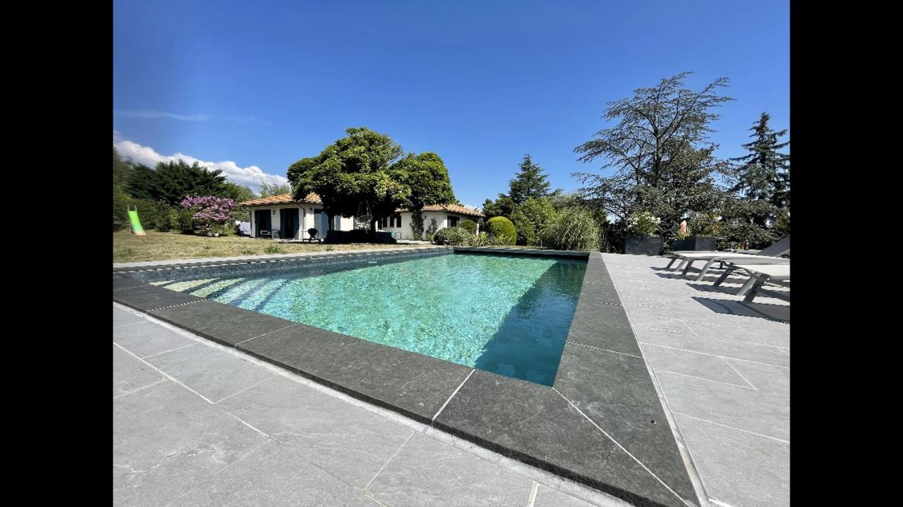 Logements Chaleureux Dans Maison Avec Piscine A 35 Min De Lyon Alix Buitenkant foto