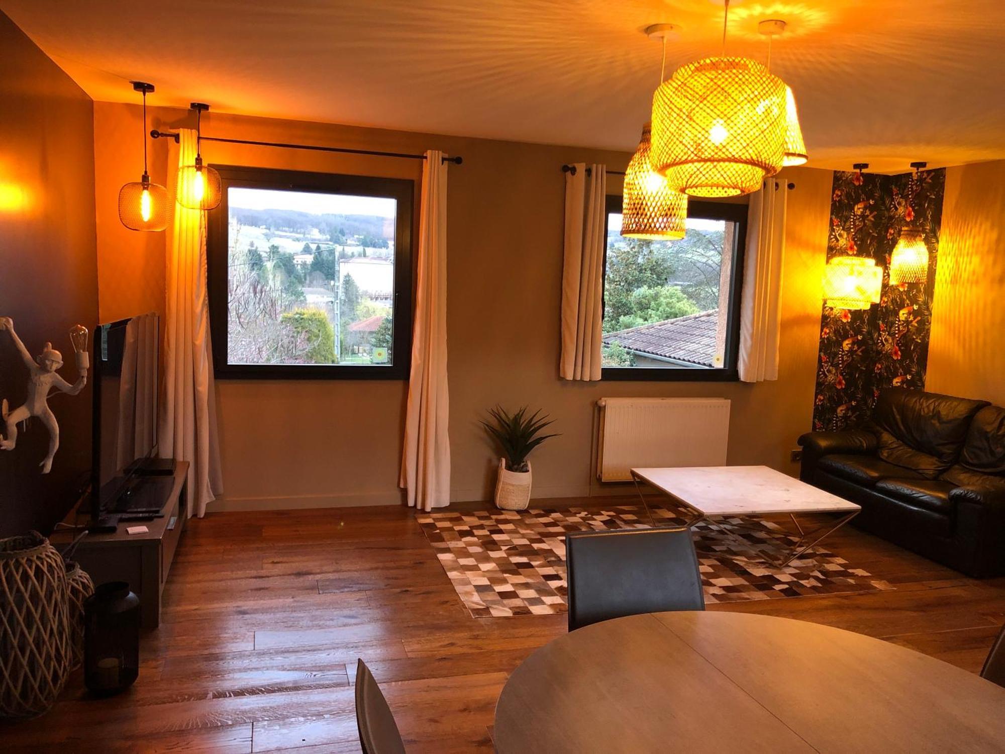 Logements Chaleureux Dans Maison Avec Piscine A 35 Min De Lyon Alix Buitenkant foto